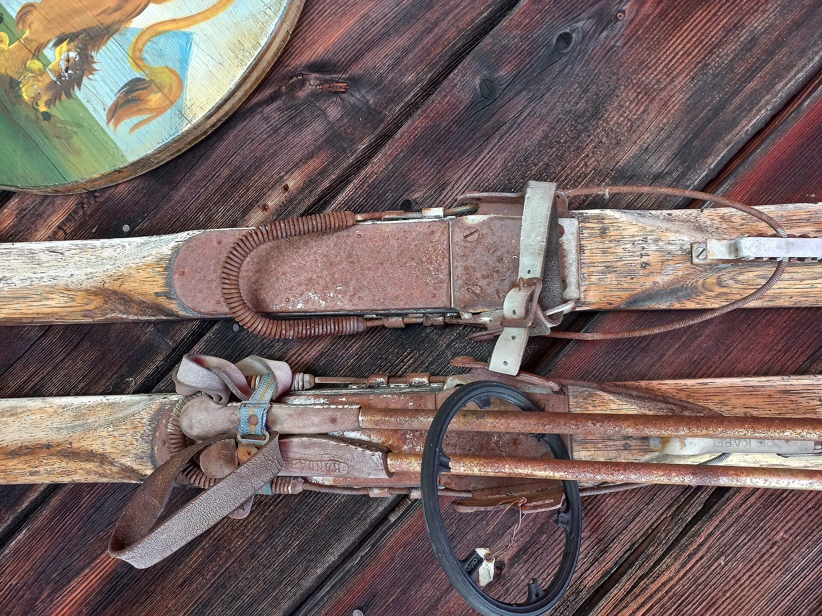 Historische Holzski; Referenzmotiv, kein bestätigtes Verkaufsobjekt